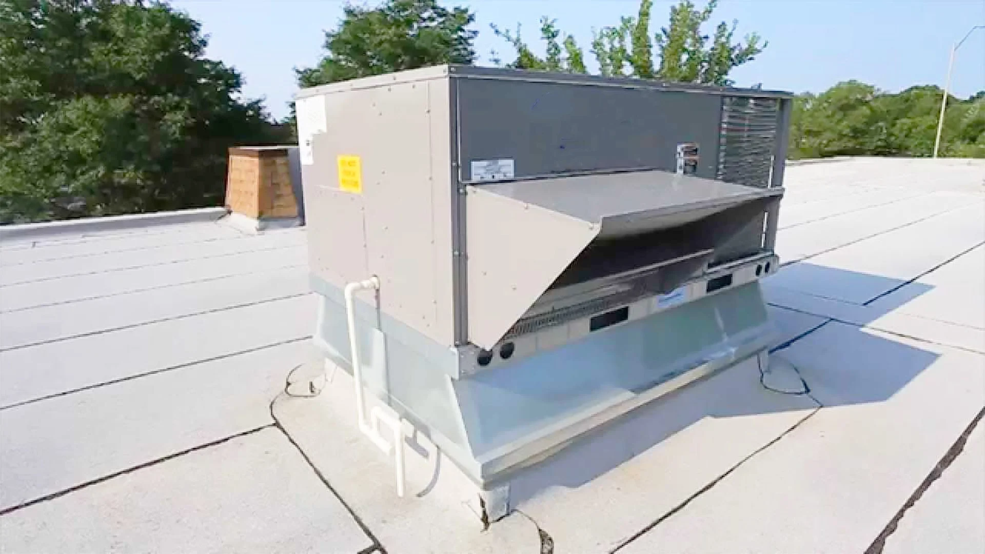 5 Reasons Your Business Needs a COMMERCIAL ROOFTOP HVAC UNIT Today!