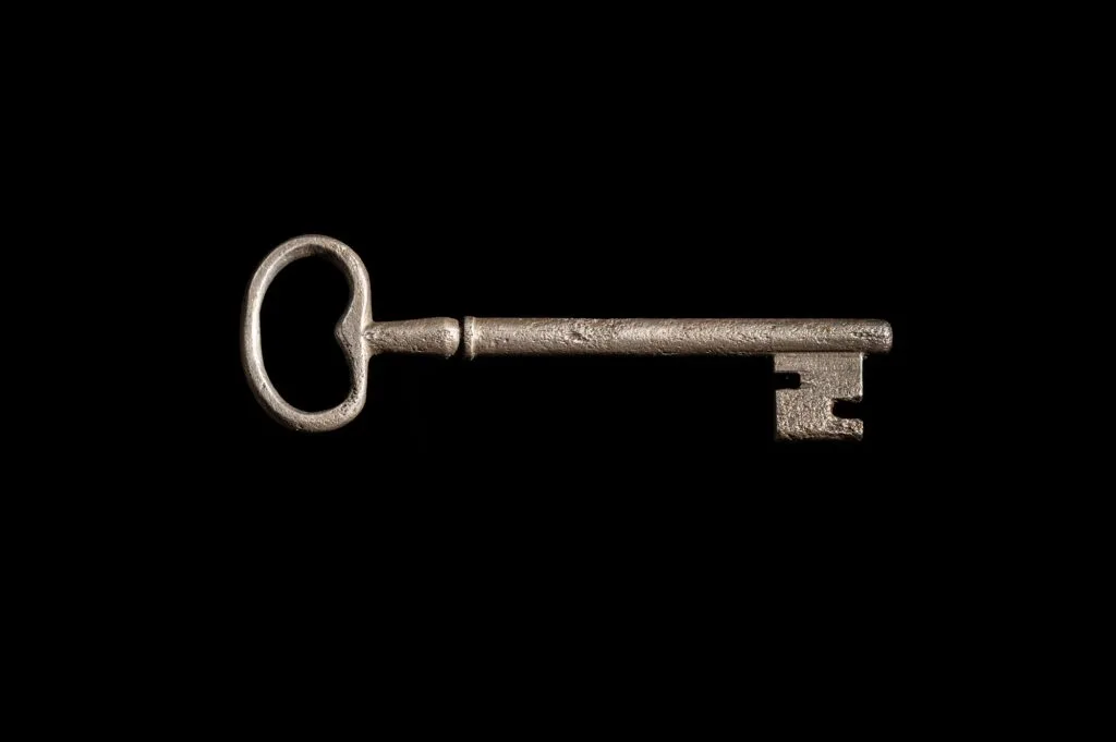 a key that is in the dark with no keychait